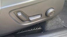 Volvo XC40 2.0 B4P Ultimate Dark 5dr Auto Petrol Estate